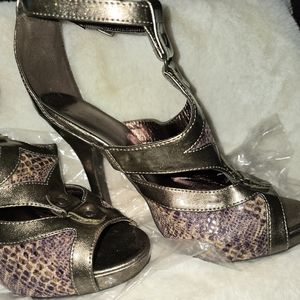 Gorgeous Tan and purple faux snake print heels